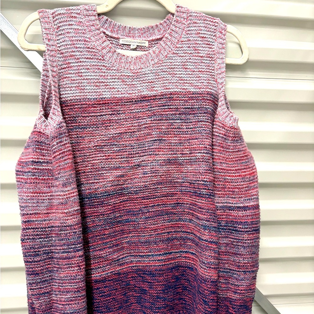 Absolutely adorable and sexy sweater with arm cutout. It is so cute.